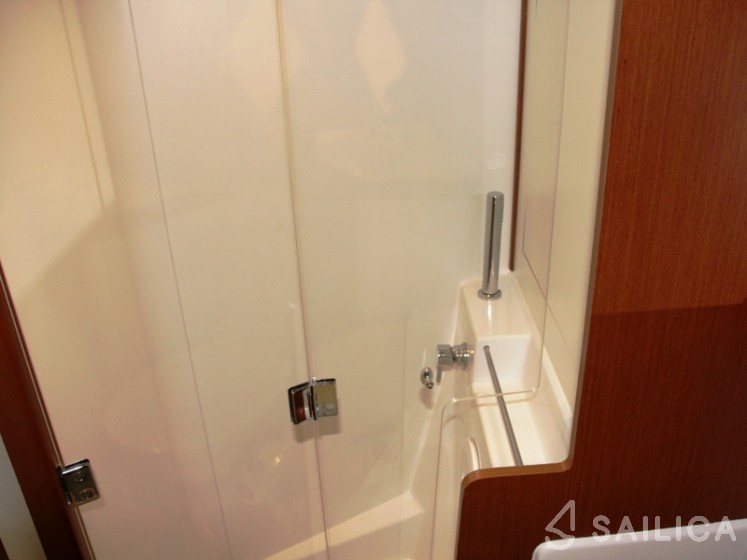 Oceanis 45 - Yacht Charter Sailica