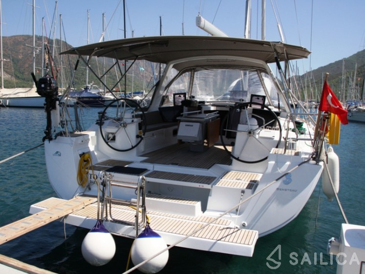 Oceanis 45 - Yacht Charter Sailica