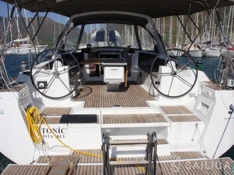 Oceanis 45 - Yacht Charter Sailica