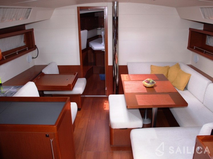 Oceanis 45 - Yacht Charter Sailica