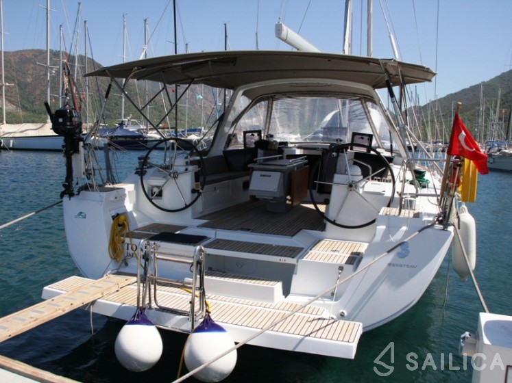 Oceanis 45 - Yacht Charter Sailica