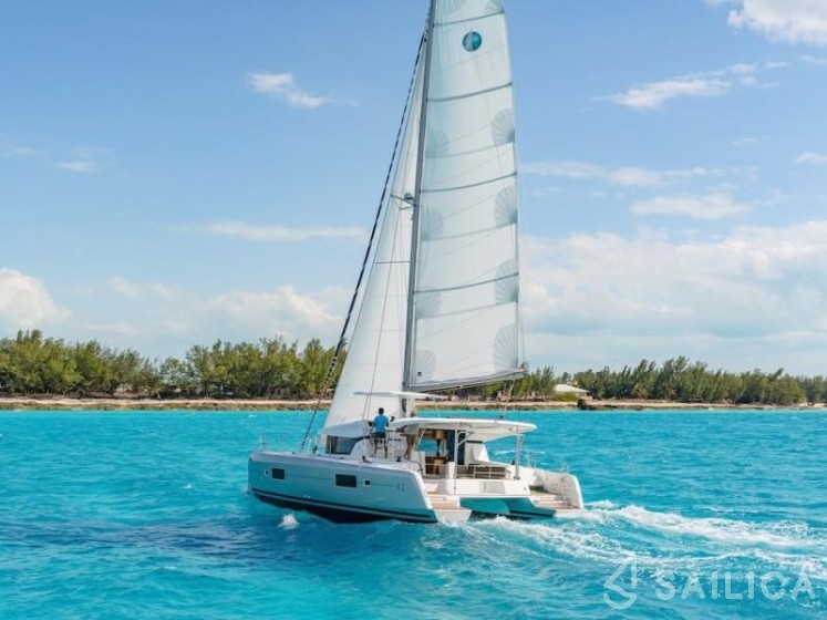 Lagoon 42 - Yacht Charter Sailica