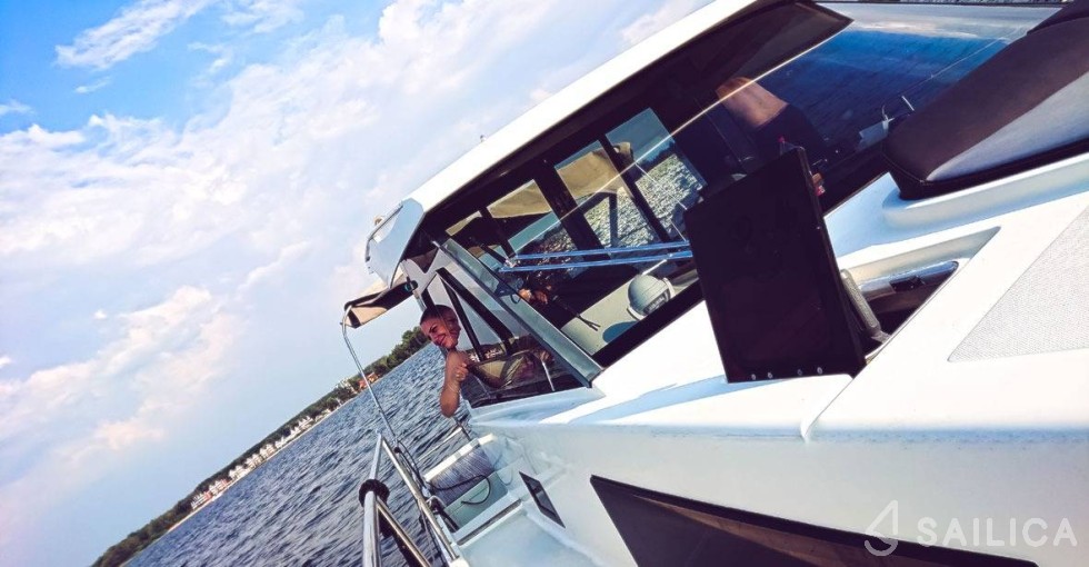 Delphia 1050 - Yacht Charter Sailica