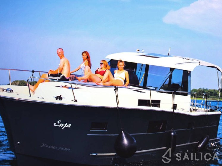 Delphia 1050 - Yacht Charter Sailica