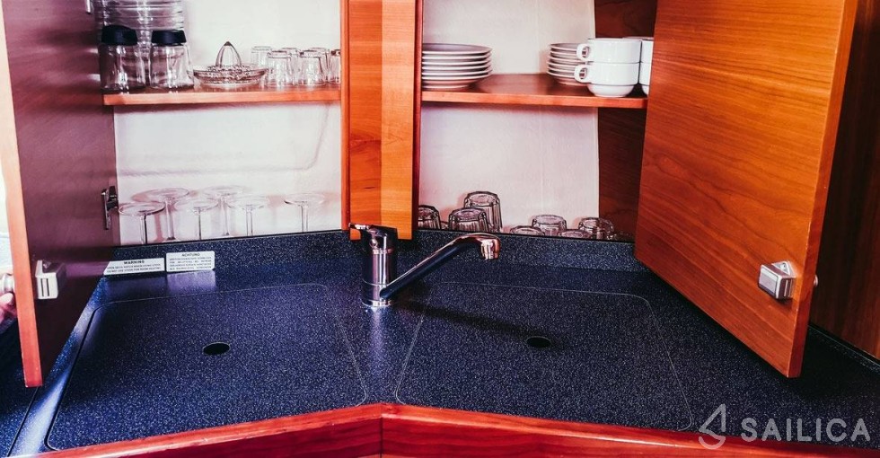 Delphia 1050 - Yacht Charter Sailica