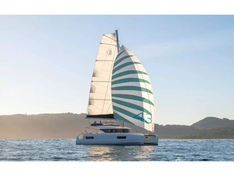 Lagoon 43 Power - Yacht Charter Sailica