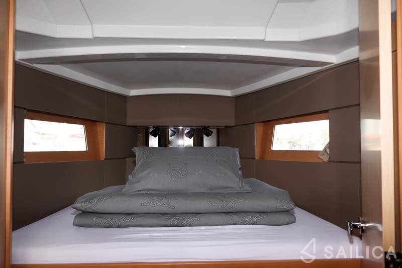 Oceanis 38.1 - Yacht Charter Sailica
