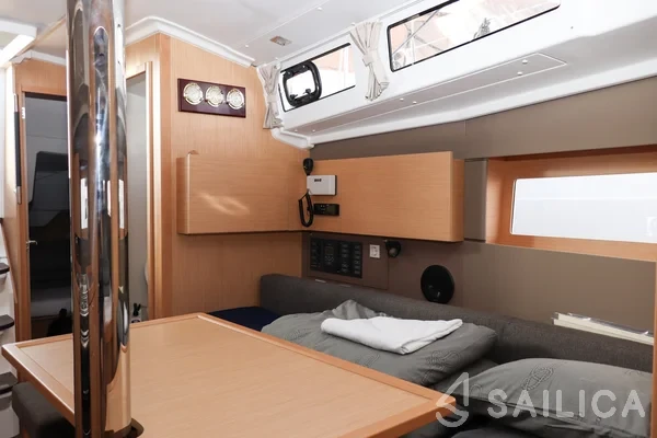 Oceanis 38.1 - Yacht Charter Sailica