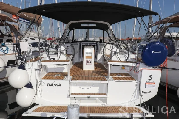 Oceanis 38.1 - Yacht Charter Sailica