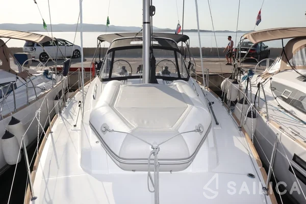 Oceanis 38.1 - Yacht Charter Sailica