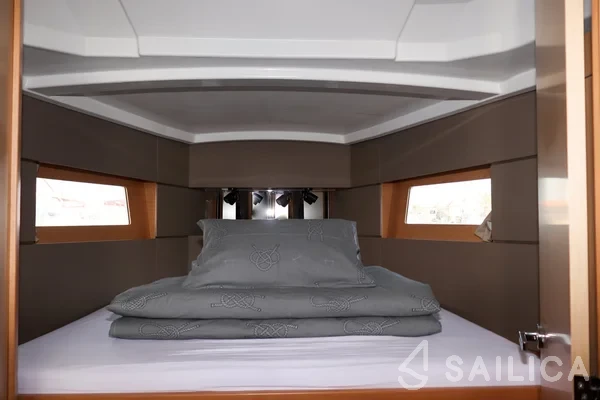 Oceanis 38.1 - Yacht Charter Sailica