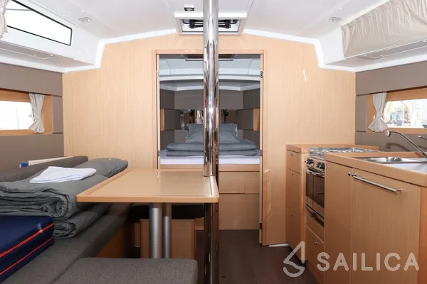 Oceanis 38.1 - Yacht Charter Sailica