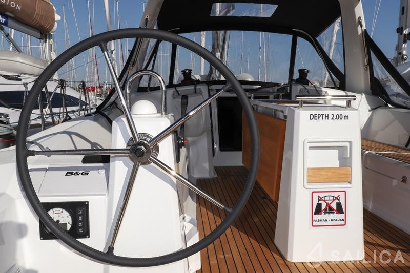 Oceanis 38.1 - Yacht Charter Sailica