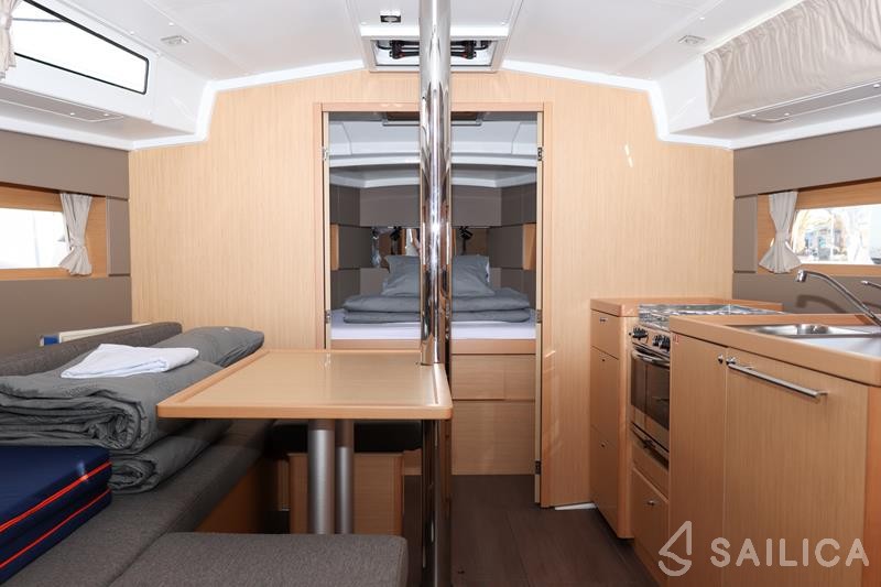 Oceanis 38.1 - Yacht Charter Sailica