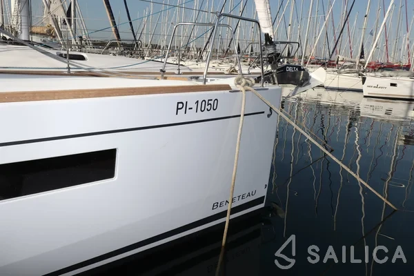 Oceanis 38.1 - Yacht Charter Sailica