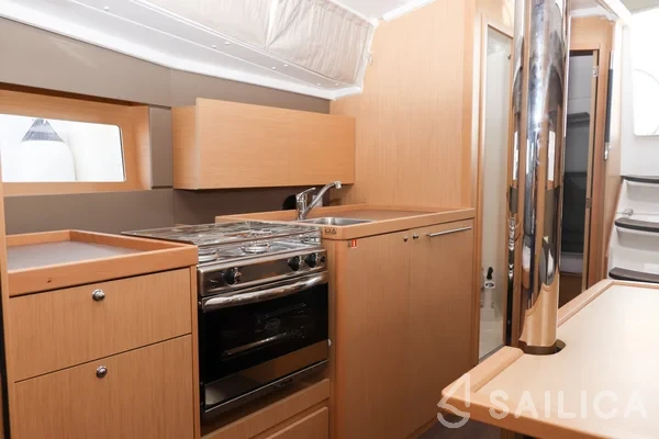 Oceanis 38.1 - Yacht Charter Sailica