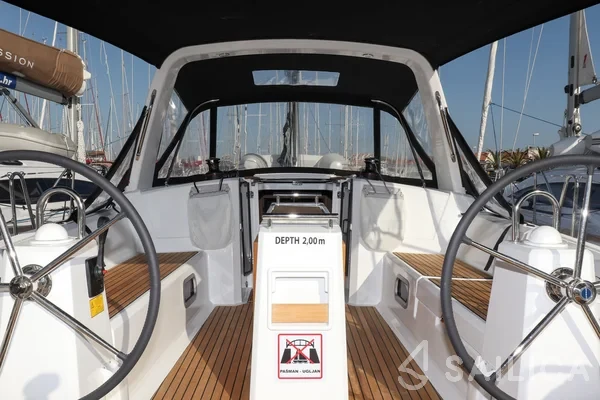 Oceanis 38.1 - Yacht Charter Sailica
