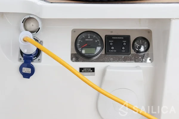 Bavaria 46 Cruiser - Yacht Charter Sailica