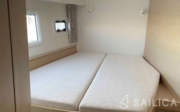 Lagoon 42 - Yacht Charter Sailica