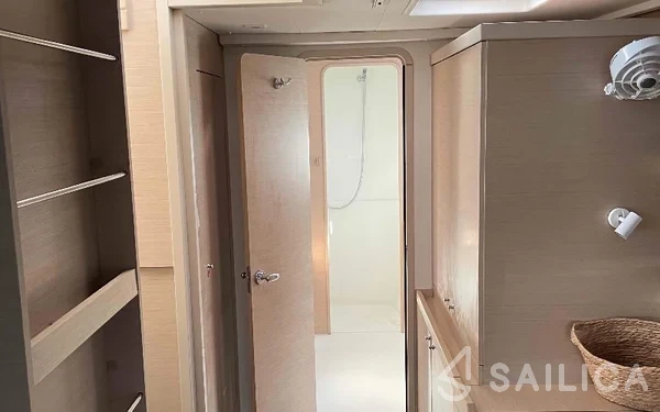 Lagoon 42 - Yacht Charter Sailica