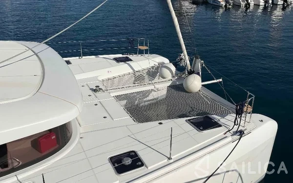 Lagoon 42 - Yacht Charter Sailica