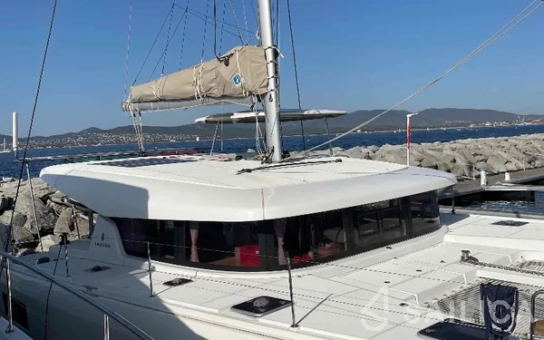 Lagoon 42 - Yacht Charter Sailica