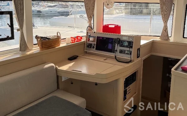 Lagoon 42 - Yacht Charter Sailica