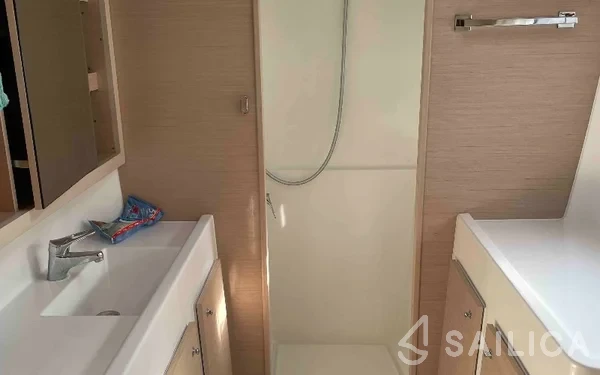 Lagoon 42 - Yacht Charter Sailica