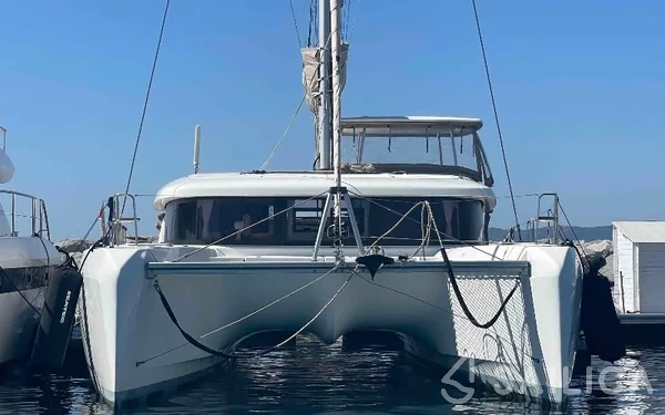 Lagoon 42 - Yacht Charter Sailica