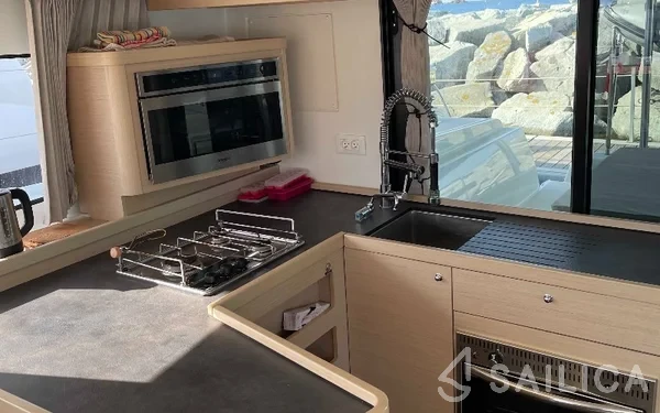 Lagoon 42 - Yacht Charter Sailica