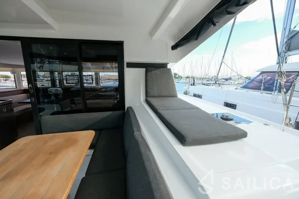 Lagoon 42 - Yacht Charter Sailica