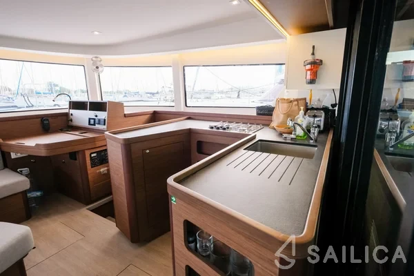 Lagoon 42 - Yacht Charter Sailica