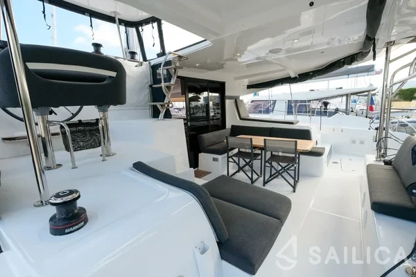 Lagoon 42 - Yacht Charter Sailica