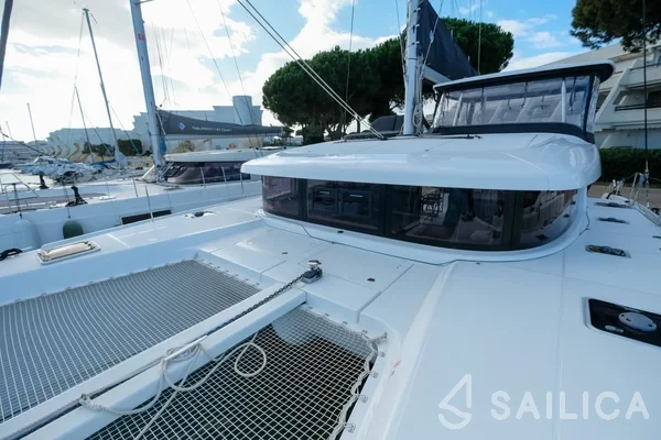 Lagoon 42 - Yacht Charter Sailica
