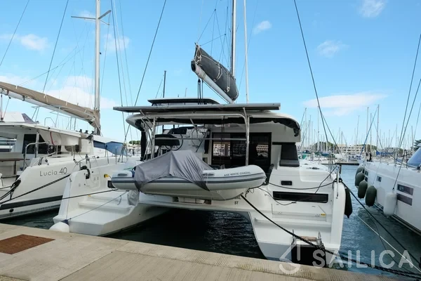 Lagoon 42 - Yacht Charter Sailica