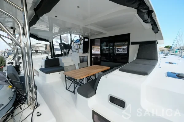 Lagoon 42 - Yacht Charter Sailica