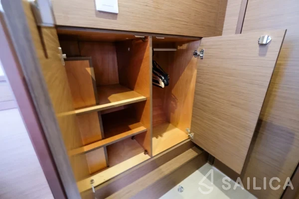 Lagoon 42 - Yacht Charter Sailica