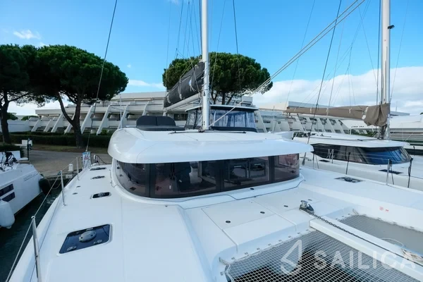 Lagoon 42 - Yacht Charter Sailica