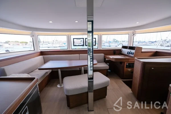 Lagoon 42 - Yacht Charter Sailica