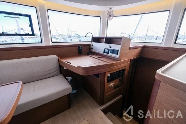 Lagoon 42 - Yacht Charter Sailica