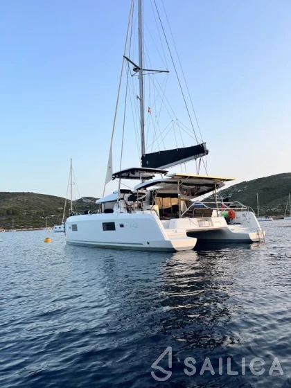 Lagoon 42 - Yacht Charter Sailica