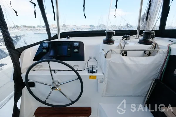 Lagoon 42 - Yacht Charter Sailica