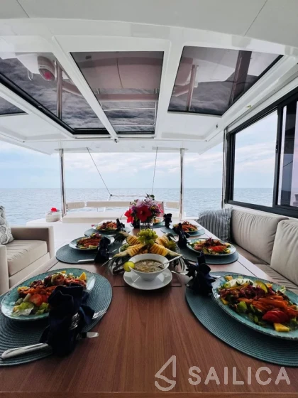 Bali 4.6 - Yacht Charter Sailica