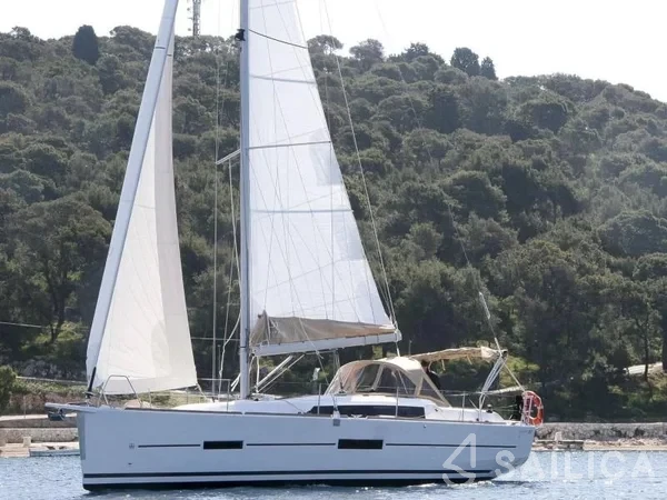 Dufour 382 GL - Yacht Charter Sailica