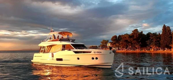 Greenline 48 Fly - Yacht Charter Sailica