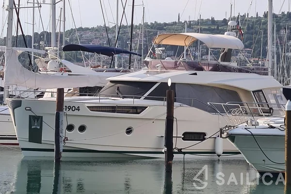 Greenline 48 Fly - Yacht Charter Sailica