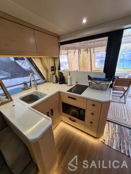 Greenline 48 Fly - Yacht Charter Sailica