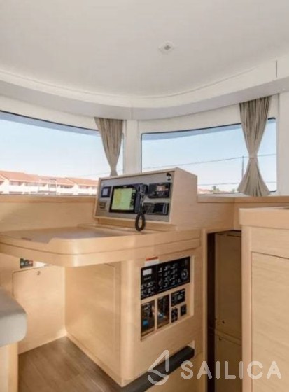 Lagoon 42 - Yacht Charter Sailica