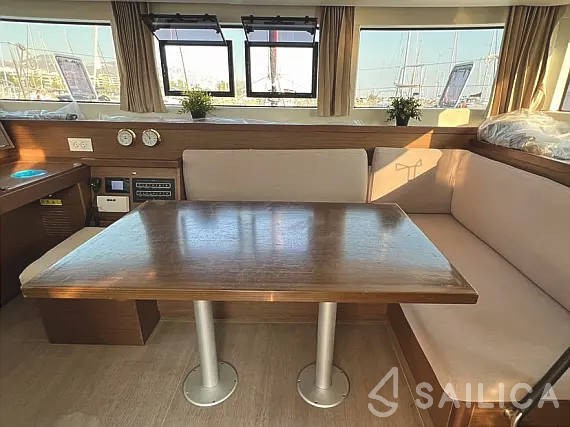 Lagoon 40 - Yacht Charter Sailica