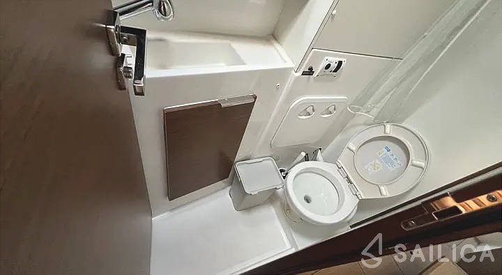 Lagoon 40 - Yacht Charter Sailica